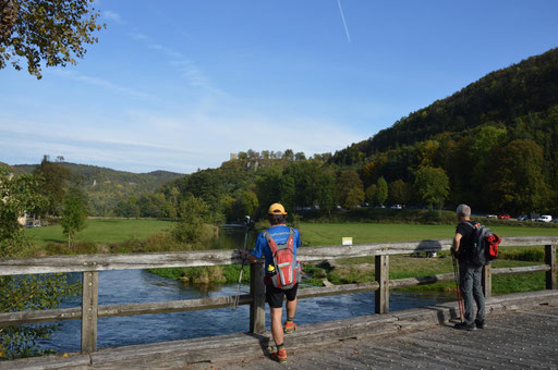 Den Startpunkt (=Zielpunkt) an der Wiesent, direkt unterhalb der "Neideck", im nahen Blick