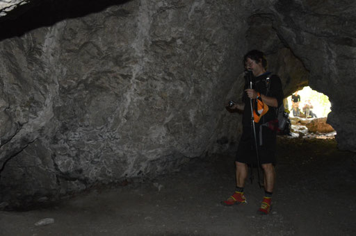 Im "Muggendorfer Gebürg" - durch diese Höhle muss man durch