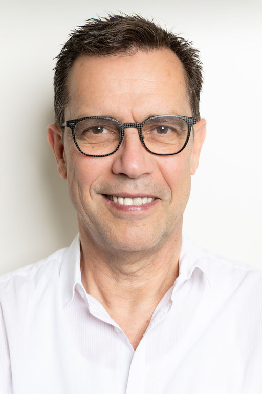 Karlheinz (1. Vorsitzender, Tenor)