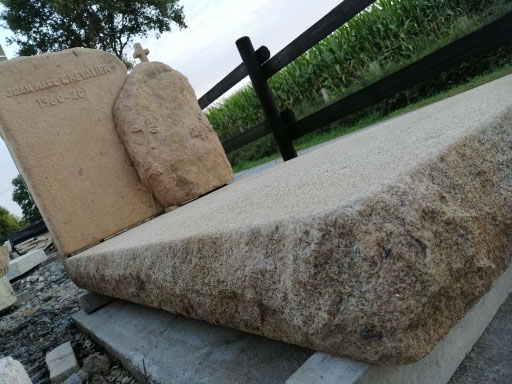 Monument funéraire granit 
