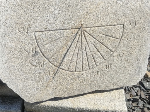 cadran solaire granit jaune