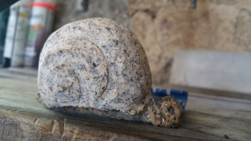 escargot sculpture granit