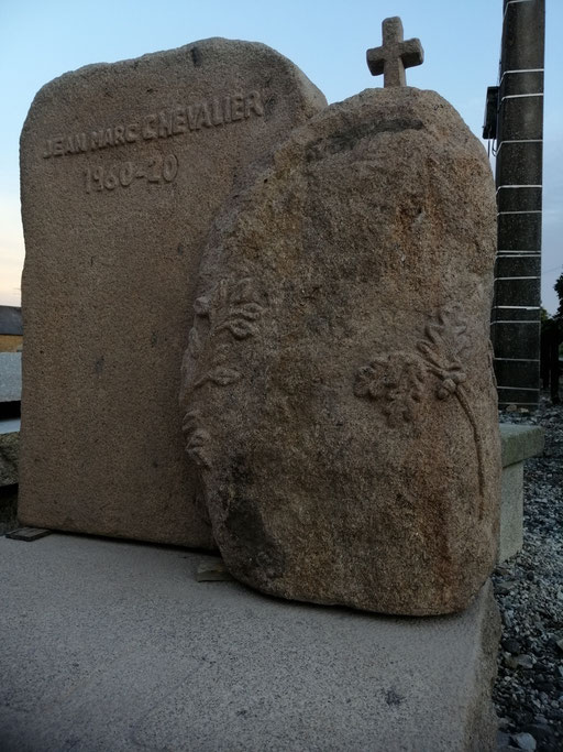 Stèle granit pierre tombale 