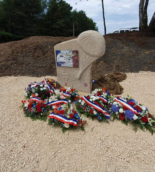 Stele commémorative granit jaune 