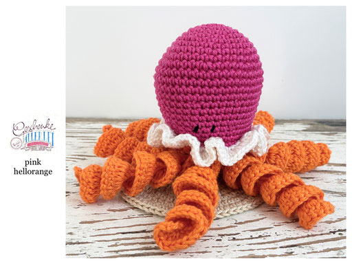 gehäkelter Oktopus - Kopf in pink, Tentakel in hellorange, krauser Kopfabschluss in naturweiß - Häkeloktopus - Tintenfisch - Krake - Häkeltier - Häkelspielzeug