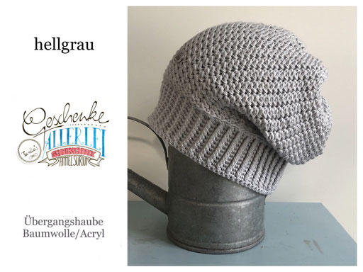 gehäkelter leichter Beanie in der Farbe hellgrau - Häkel-Mütze - Haube - Häkelbeanie
