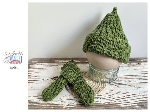 handgestrickte Babyaccessoires - Socken und Mütze in Spiralmuster in apfel