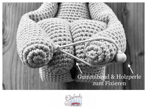 Fötus-Modell groß - gehäkelt - Gummiband und Holzperle zum Fixieren