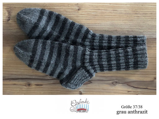handgestrickte Socken Größe 37/38 - Streifen grau anthrazit - Ringelsocken mit verstärkter Ferse - gestreifte Woll-Strümpfe