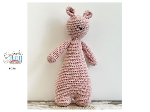 gehäkelter Bär in der Farbe rose - Häkelbär - Häkeltier - Häkelspielzeug