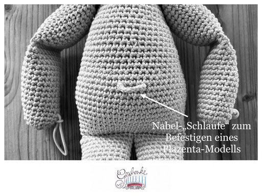 Fötus-Modell groß - gehäkelt - "Nabel"-Schlaufe zum Befestigen eines Plazenta-Modells