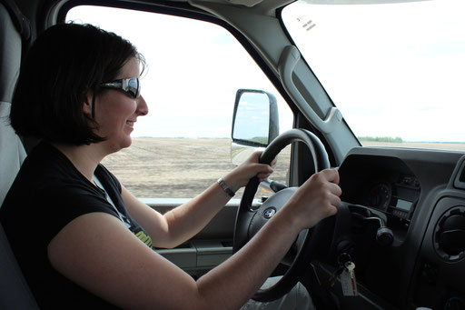 Karin am Steuer