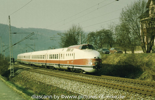 Nachschuß des selben Zuges: VT 18.16.07 (DR 175 007) am 12.4.2003 als Pt 91621 Berlin - Prag bei Rathen / letzte Fahrt des Triebwagens vor Fristablauf