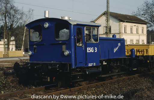 ESG 3 "Kleiner Pit" am 22.2.2003 in Rot-Malsch ebim Arbeitszugeinsatz. ex DB 332 046 (Jung 1963, Typ Köf III, Fabriknummer 13630)