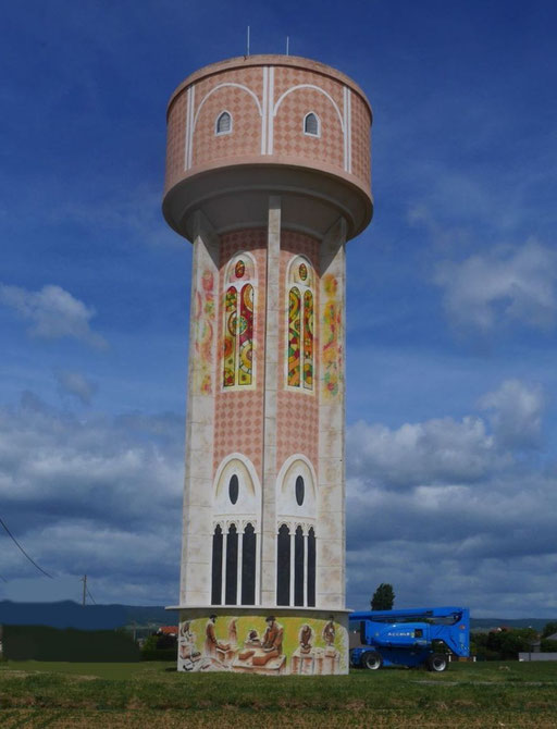  fresque sur château d'eau représentant une cathédrale, une église cistercienne par thibaud Coron à Saint-Bernard