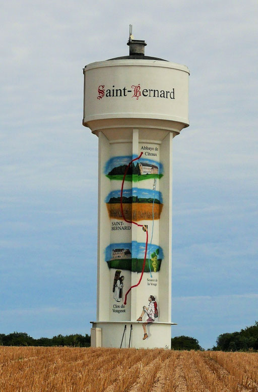 photo d'un château d'eau peint d'une fresque, par Coron Thibaud, Saint Bernard, représentant le nom de la commune et le chemin des moines de cîteaux