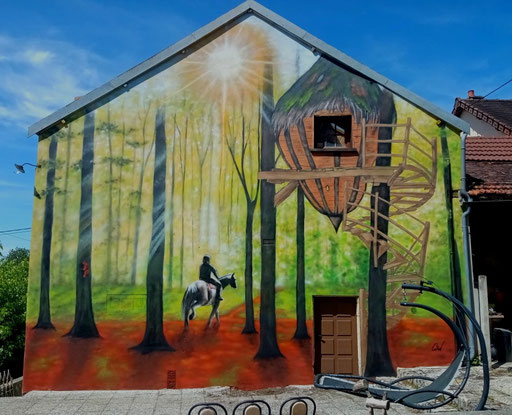 fresque murale extérieure représentant un bois et une cabane pour un particulier à Chaumont-le-bois par Coron