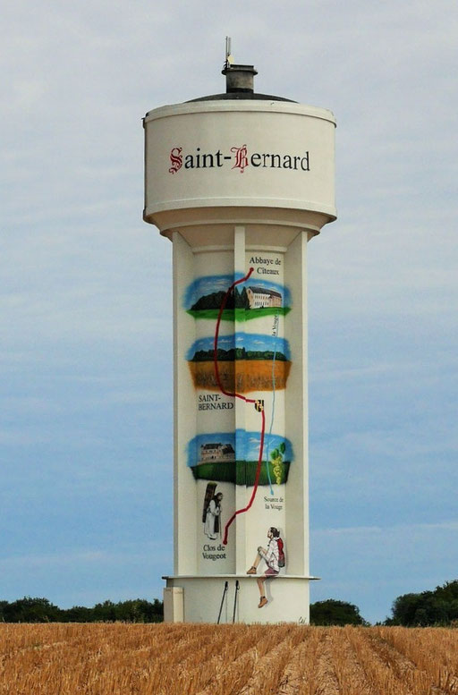 fresque sur château d'eau de Saint-Bernard par Thibaud Coron représentant paysage local, chemin de randonnée 