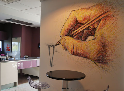 fresque pour les cuisines PERENE à Châtillon-sur-seine de Coron Thibaud représentant une main dessinant