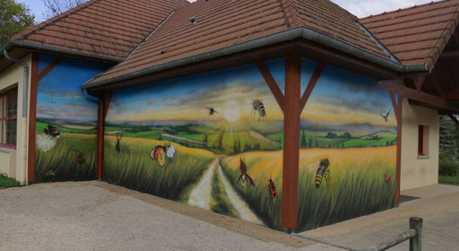 fresque en trompe l'œil représentant un paysage de campagne à Chamesson par Coron thibaud
