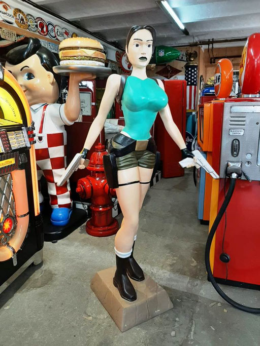 lara croft figur groß