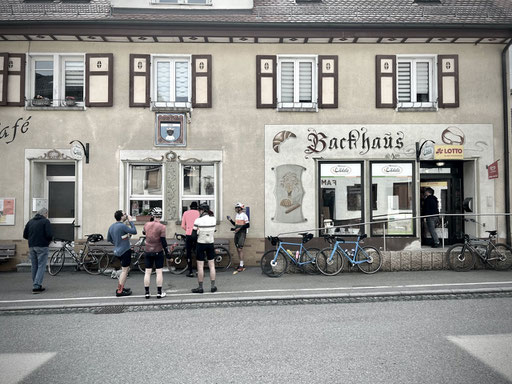 Wenn der Bäcker ruft, sind die roten Randonneure nie weit weg | (c) martinmaier.com BFF Professional
