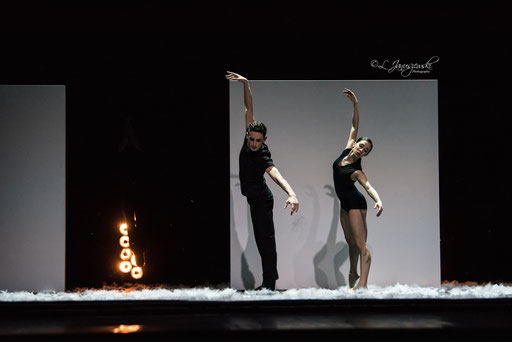 Extremely Close - by Alejandro Cerrudo; Ballett Hagen Vs.2018; dancers: Gonçalo Martins da Silva, Serena Landriel; photo: Leszek Januszewski