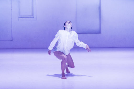 BOIDS - by: Moritz Ostruschnjak, Schwere Reiter München, dancer: Chiaki Horita, photo: Jubal Battisti