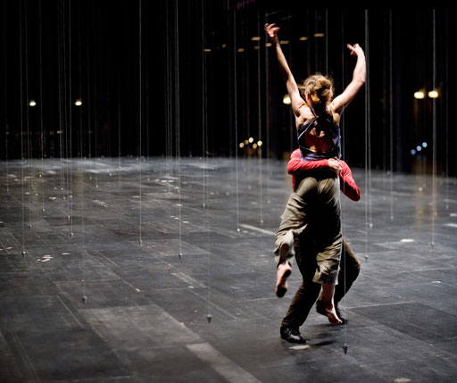 Nowhere and Everywhere at the Same Time - by William Forsythe; photo: Dominik Mentzos