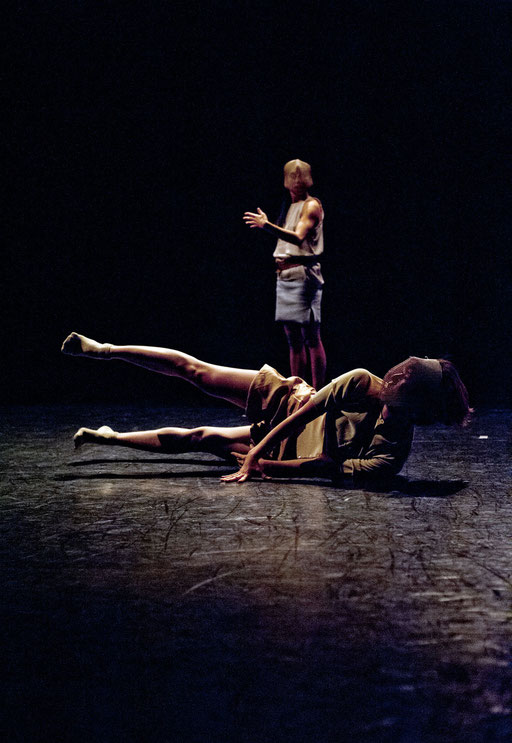 Provisional Landscapes - by Avatâra Ayuso; West Wing Theatre Slough; dancers: Sun Bee Han, Estela Merlos; photo: Pau Ros