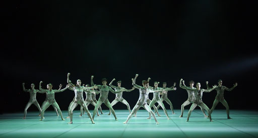 Messenger - by Louis Stiens; dancers: Ensemble; photo: Stuttgarter Ballett