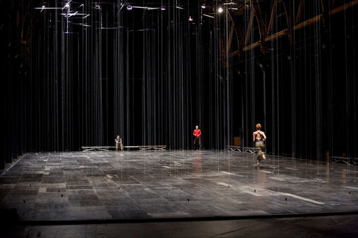 Nowhere and Everywhere at the Same Time - by William Forsythe; photo: Dominik Mentzos