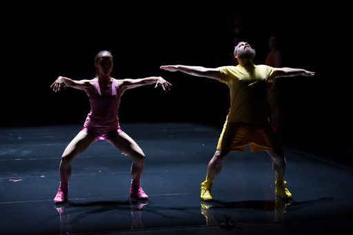Aerobics! - Ein Ballett in 3 Akten - by Paula Rosloen; Théâtre des Abbesses; dancers: Jungyun Bae, Christopher Matthews Hutchings; photo: Laurent Philippe