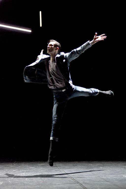 Liliom - by Tim Plegge, Hessisches Staatsballett, Staatstheater Darmstadt; dancer: Daniel Alwell, photo: Regina Brocke