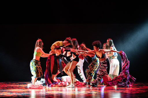 Firebird & Rite of Spring by Iván Péréz for DanceTheater Heidelberg, 2022, dancers: company; photo: Susanne Reichardt