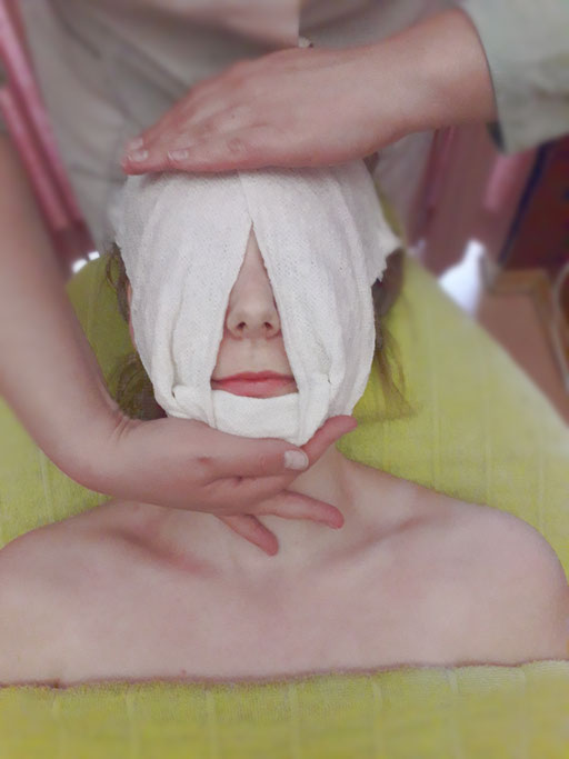 Kosmetik Linz Naturkosmetik Österreich Kosmetikstudio Behandlung Feuchtigkeit Reinigung Kompresse Peeling Drücken Ausreinigen