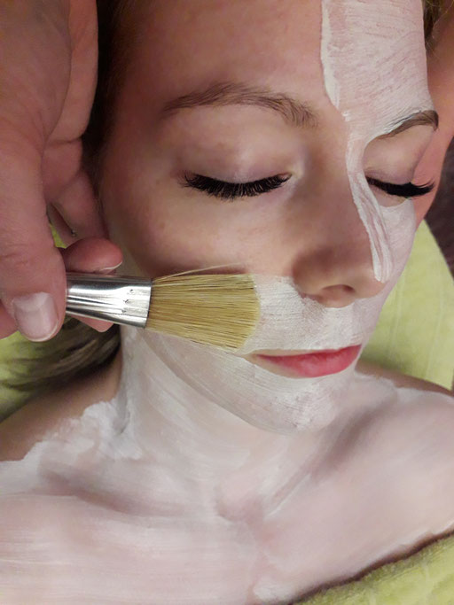 Kosmetik Linz Naturkosmetik Österreich Kosmetikstudio Gesichtsbehandlung Maske Beauty Facemask 