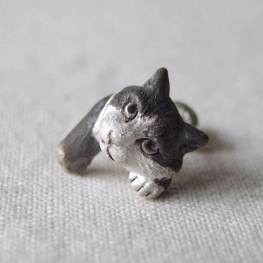 EmiriA　ネコダラんピアス（ハチワレ）