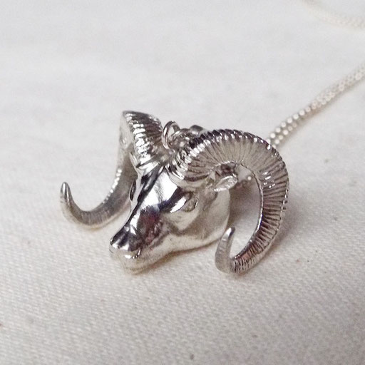 YUJI ISHII　bighorn pendant