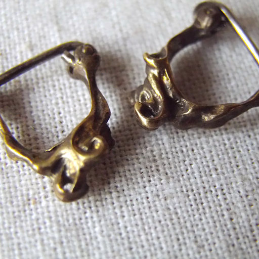 監　波　ピアス