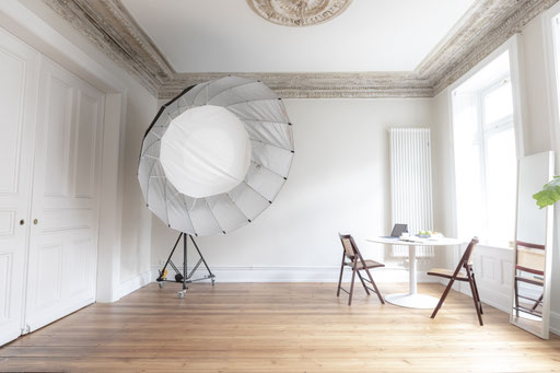 Fotoatelier Steindamm 21 / Shooting und Video – Location / Workshops / Seminare / Kreativfläche Du suchst die perfekte Fläche für dein Projekt im edlem Altbauflair?   Herzlich Willkommen in unserem „Studio Steindamm 21“. Auf insgesamt 165 qm freizügiger F