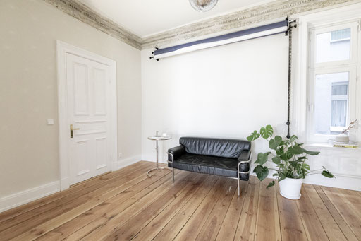 Fotoatelier Steindamm 21 / Shooting und Video – Location / Workshops / Seminare / Kreativfläche Du suchst die perfekte Fläche für dein Projekt im edlem Altbauflair?   Herzlich Willkommen in unserem „Studio Steindamm 21“. Auf insgesamt 165 qm freizügiger F
