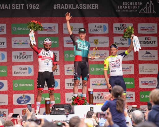 Eventfotografie: Eschborn-Frankfurt 2022: Sam Bennett (Bora-hansgrohe) vor Gaviria (Emirates) und Kristoff (Intermarché)