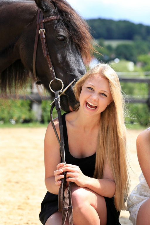 Mensch und Tier-Fotografie: Miriam mit ihrem Pony