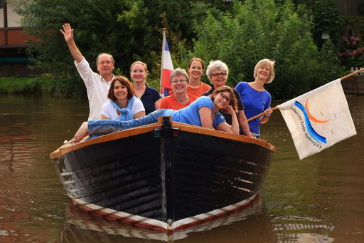 Eventfotografie: Leben mit Krebs e.V. Gruppenfoto auf der Lahn