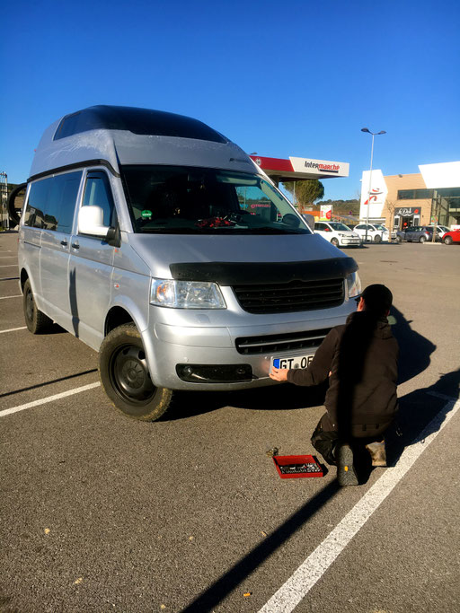 fast das Nummernschild verloren, hier bei Perpignan