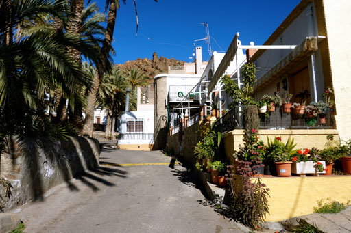 Morgens hoch geändert zum Dorf ...Brot organisieren 