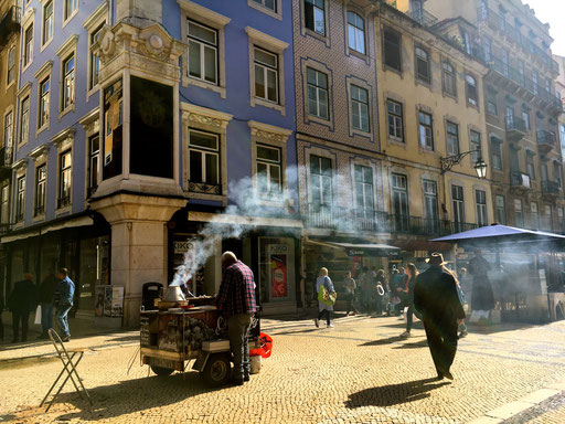 typischer Kastanienverkäufer im Baixa Viertel