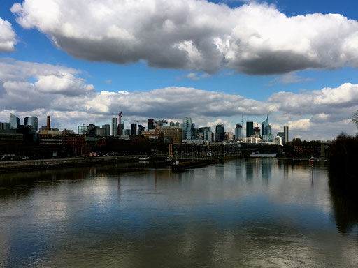 Blick auf den Pariser Stadtteil La Défense