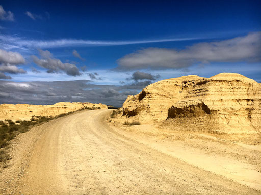 Herrliche Staubpisten im Parque natural de Bardenas Reales